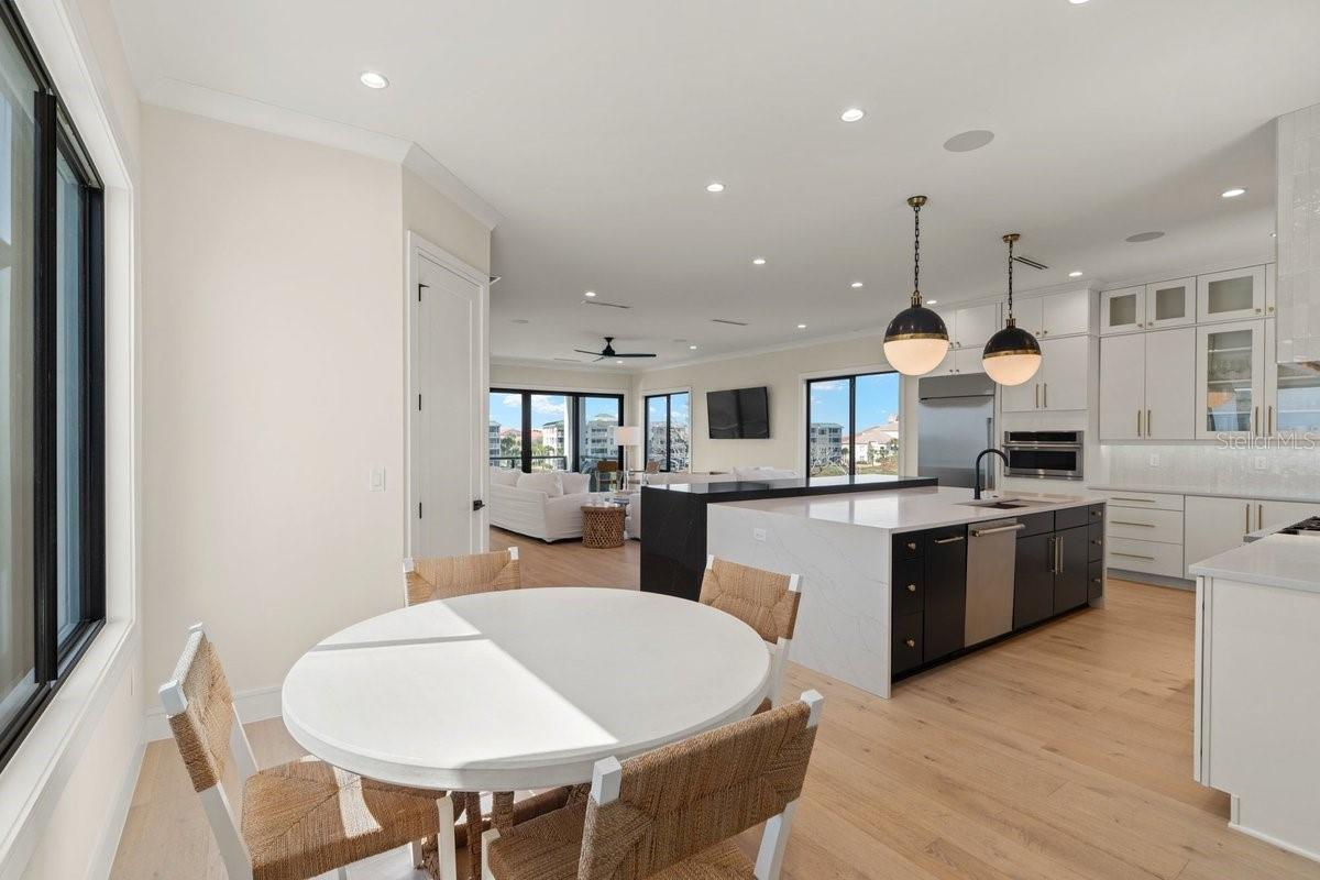 Image 24 of 70 For 552 Peninsula Avenue