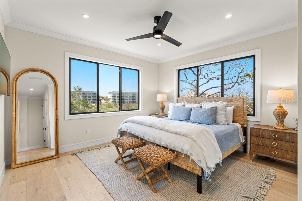 Image 30 of 70 For 552 Peninsula Avenue