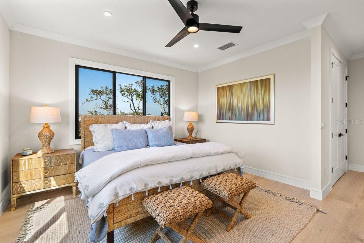 Image 32 of 70 For 552 Peninsula Avenue