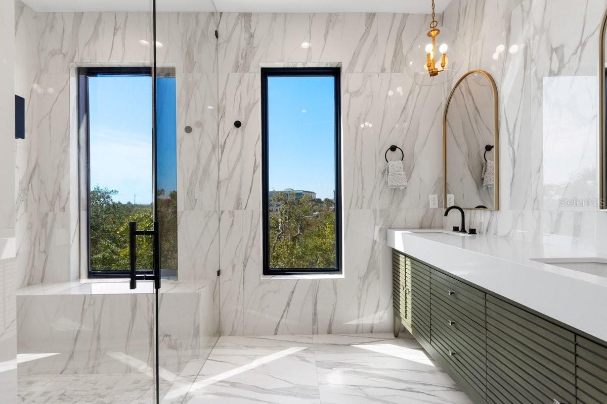 Image 33 of 70 For 552 Peninsula Avenue