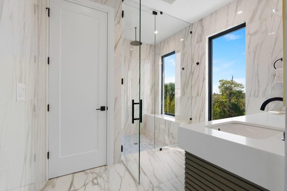 Image 34 of 70 For 552 Peninsula Avenue