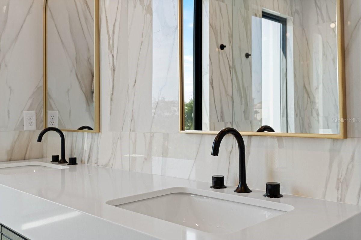 Image 37 of 70 For 552 Peninsula Avenue