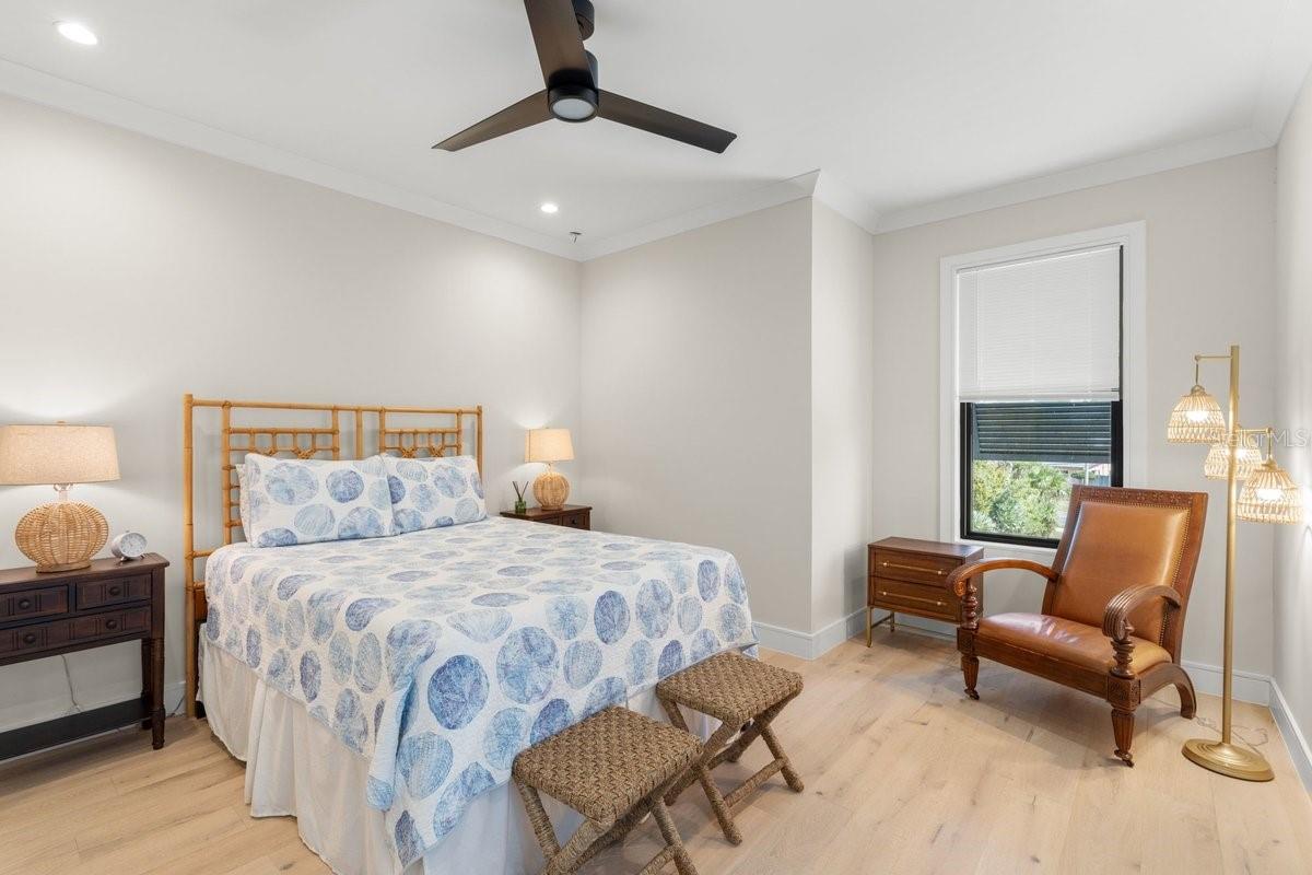 Image 39 of 70 For 552 Peninsula Avenue