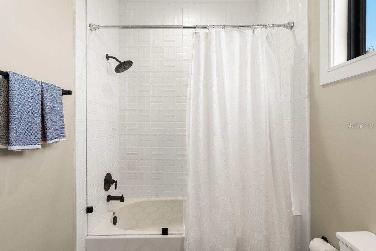 Image 46 of 70 For 552 Peninsula Avenue