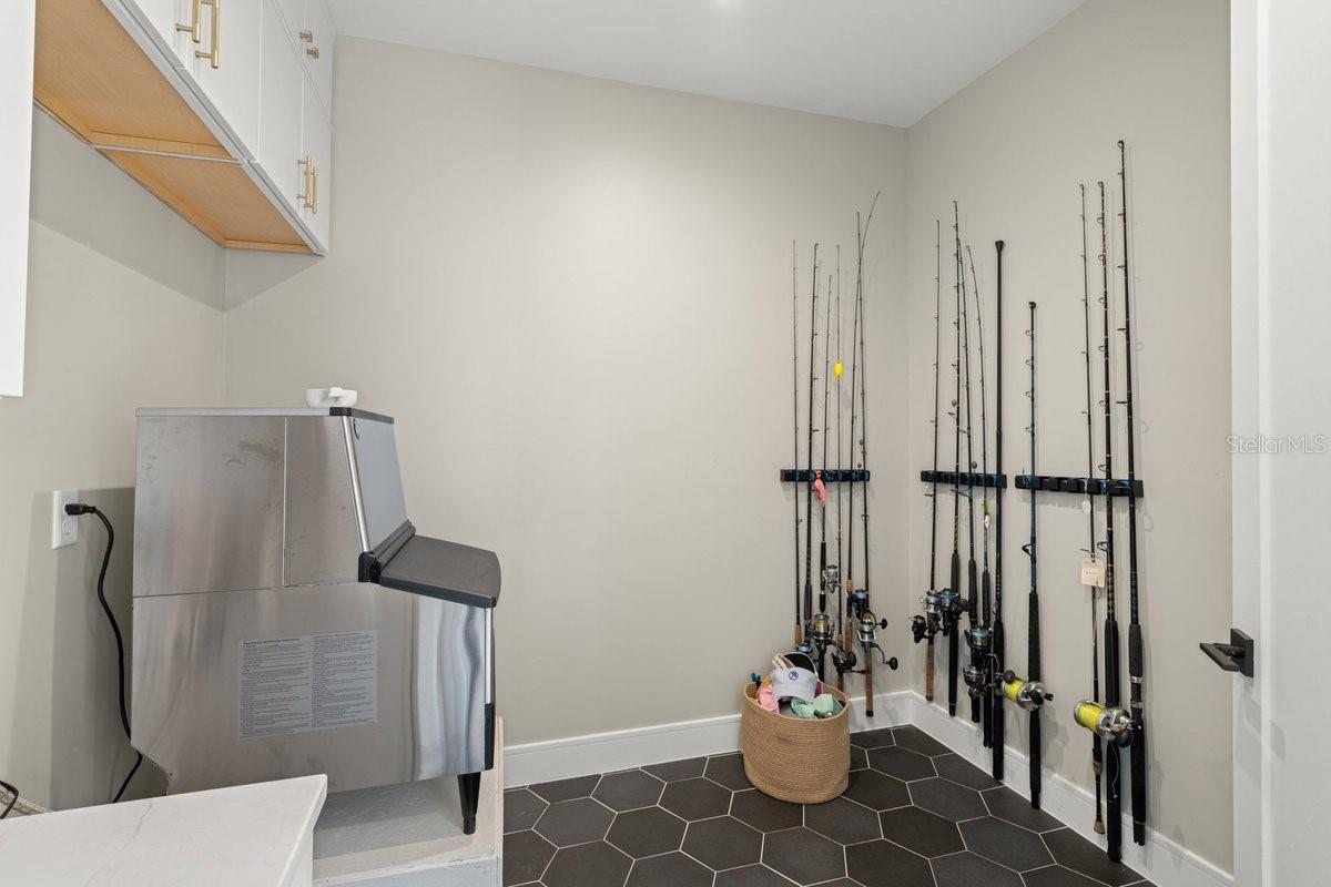 Image 49 of 70 For 552 Peninsula Avenue