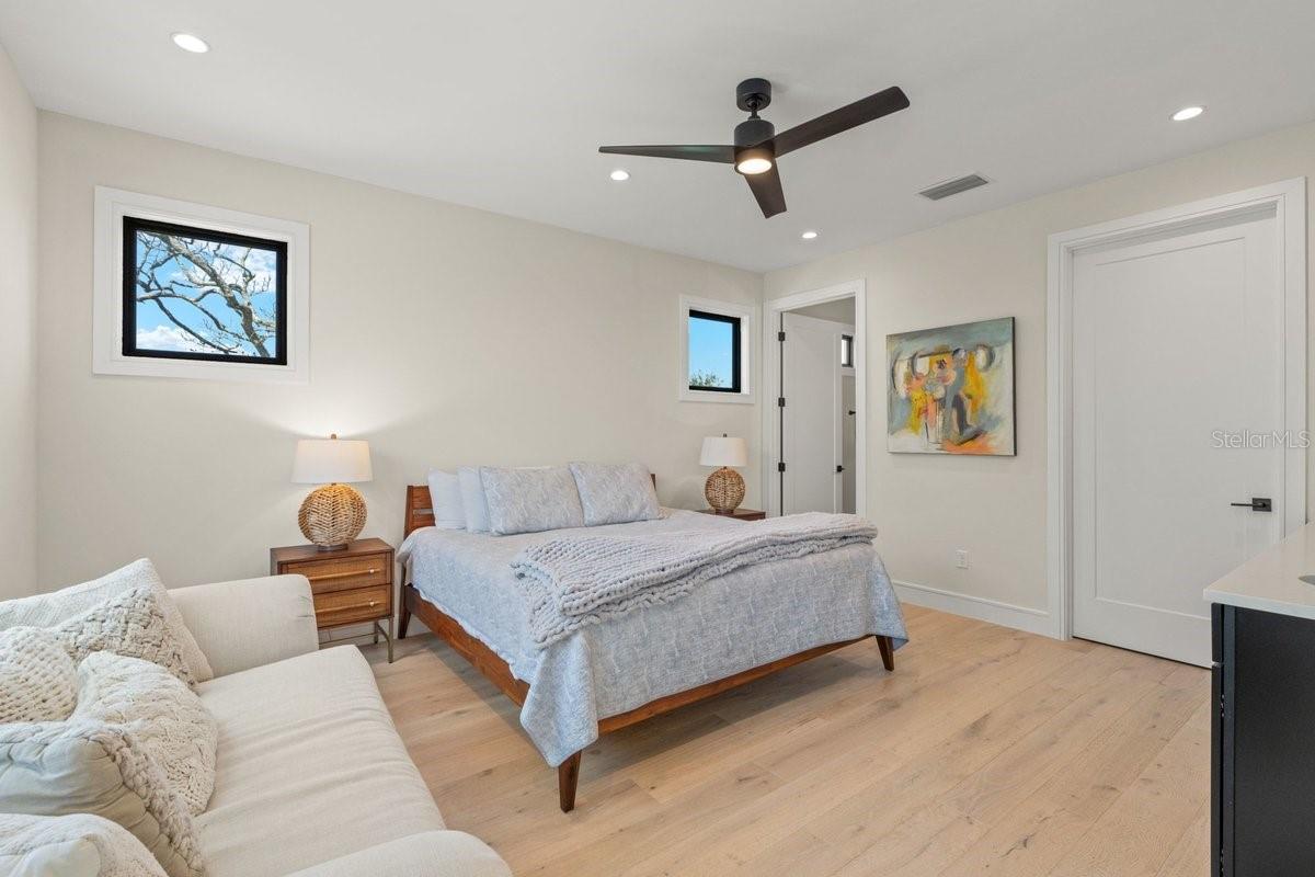 Image 50 of 70 For 552 Peninsula Avenue