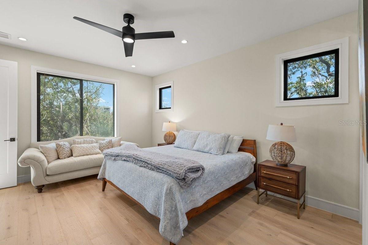 Image 51 of 70 For 552 Peninsula Avenue