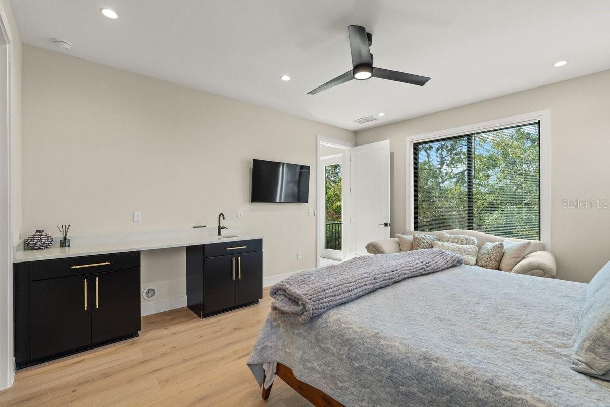 Image 52 of 70 For 552 Peninsula Avenue