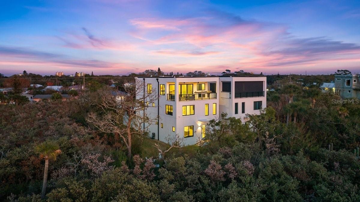 Image 62 of 70 For 552 Peninsula Avenue