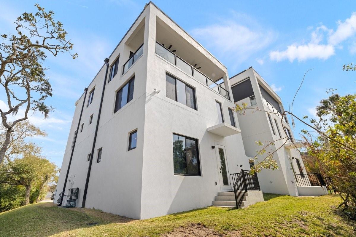 Image 67 of 70 For 552 Peninsula Avenue