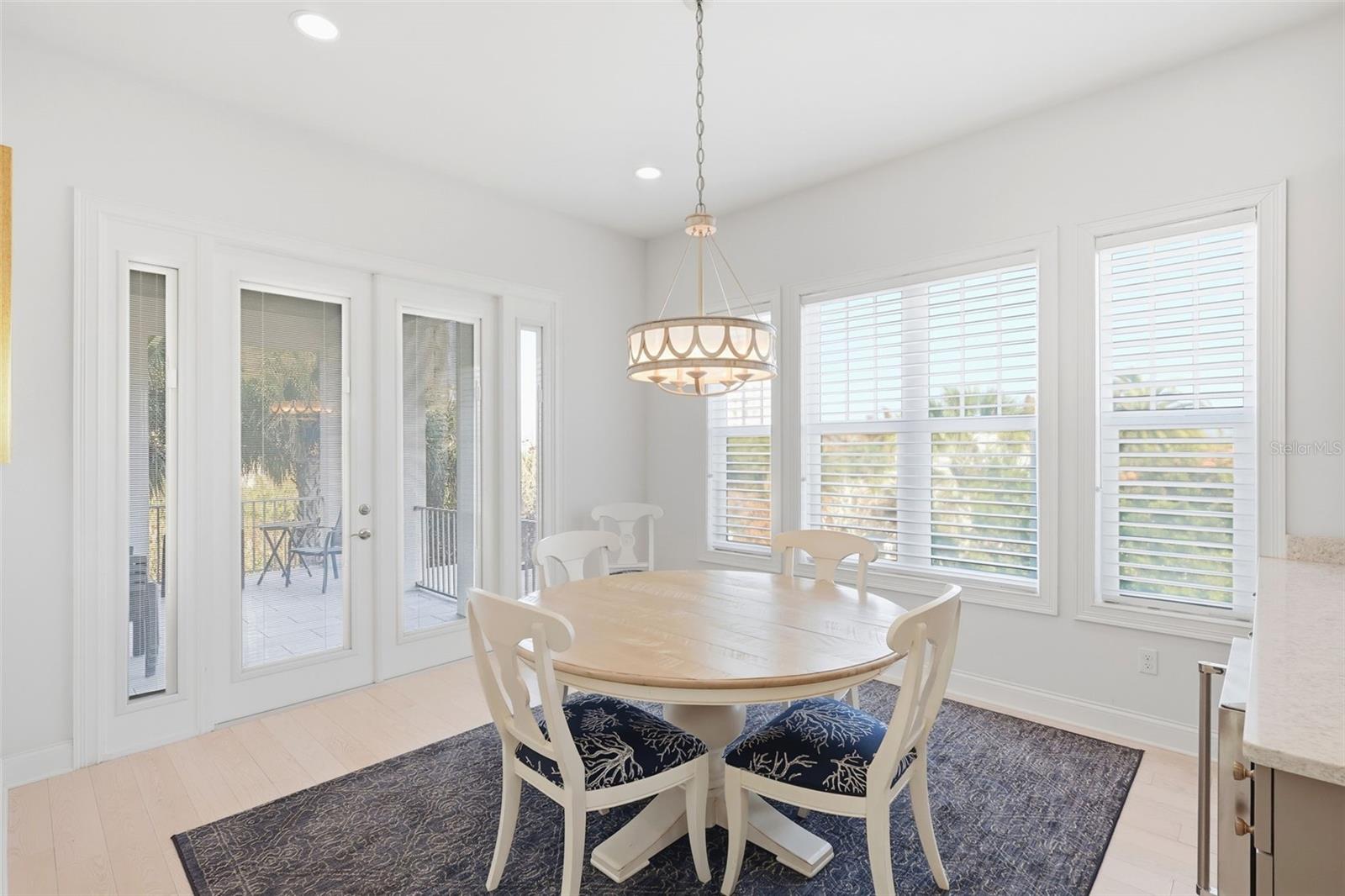 Listing photo id 12 for 2142 Villa Way