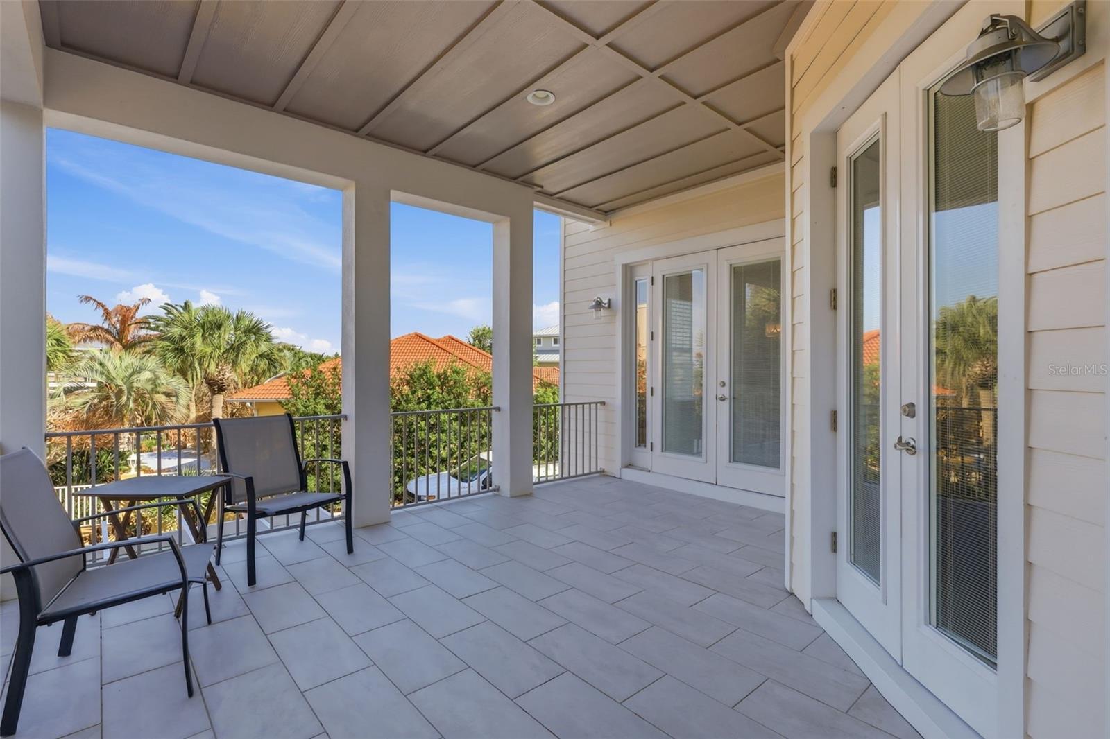 Listing photo id 13 for 2142 Villa Way