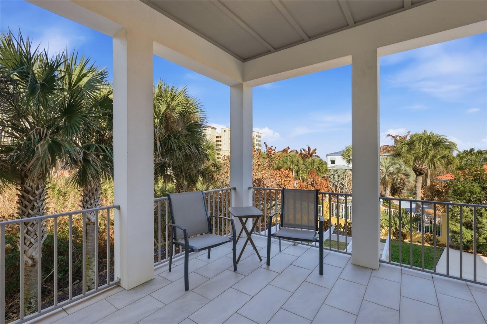 Listing photo id 14 for 2142 Villa Way