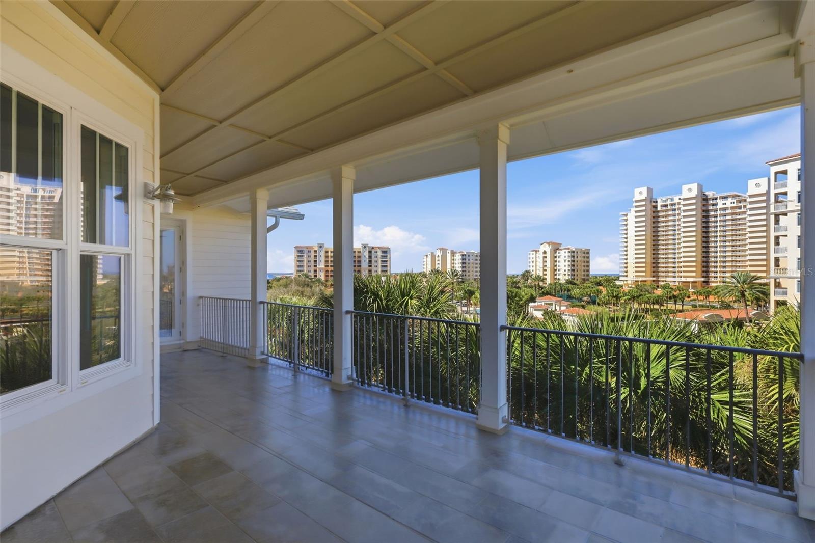 Listing photo id 15 for 2142 Villa Way