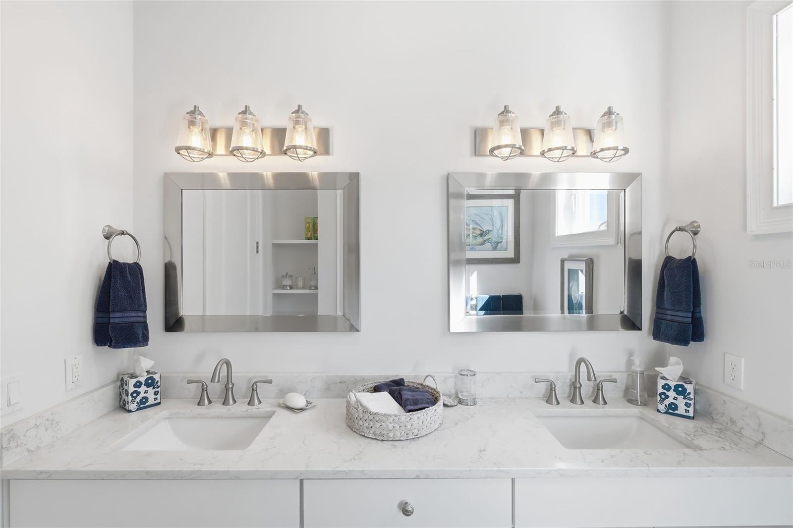 Listing photo id 19 for 2142 Villa Way