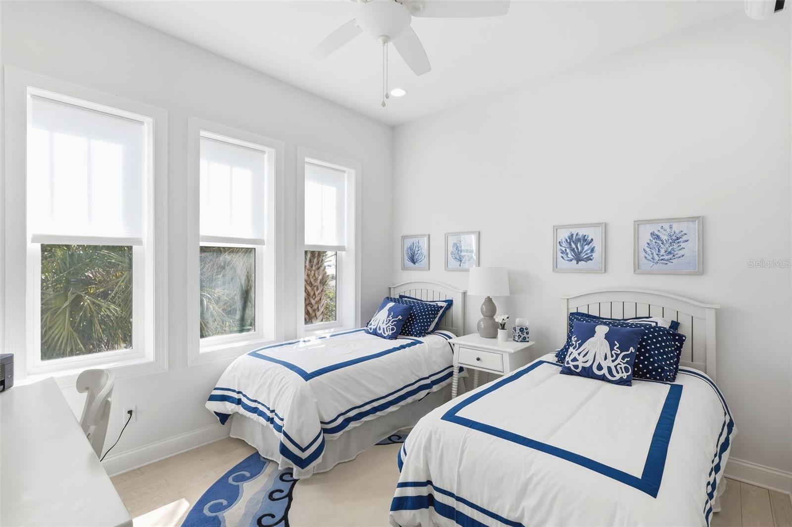 Listing photo id 21 for 2142 Villa Way