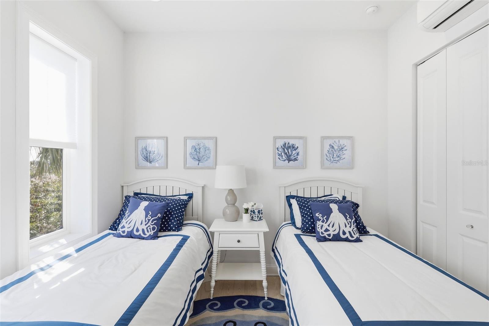 Listing photo id 22 for 2142 Villa Way