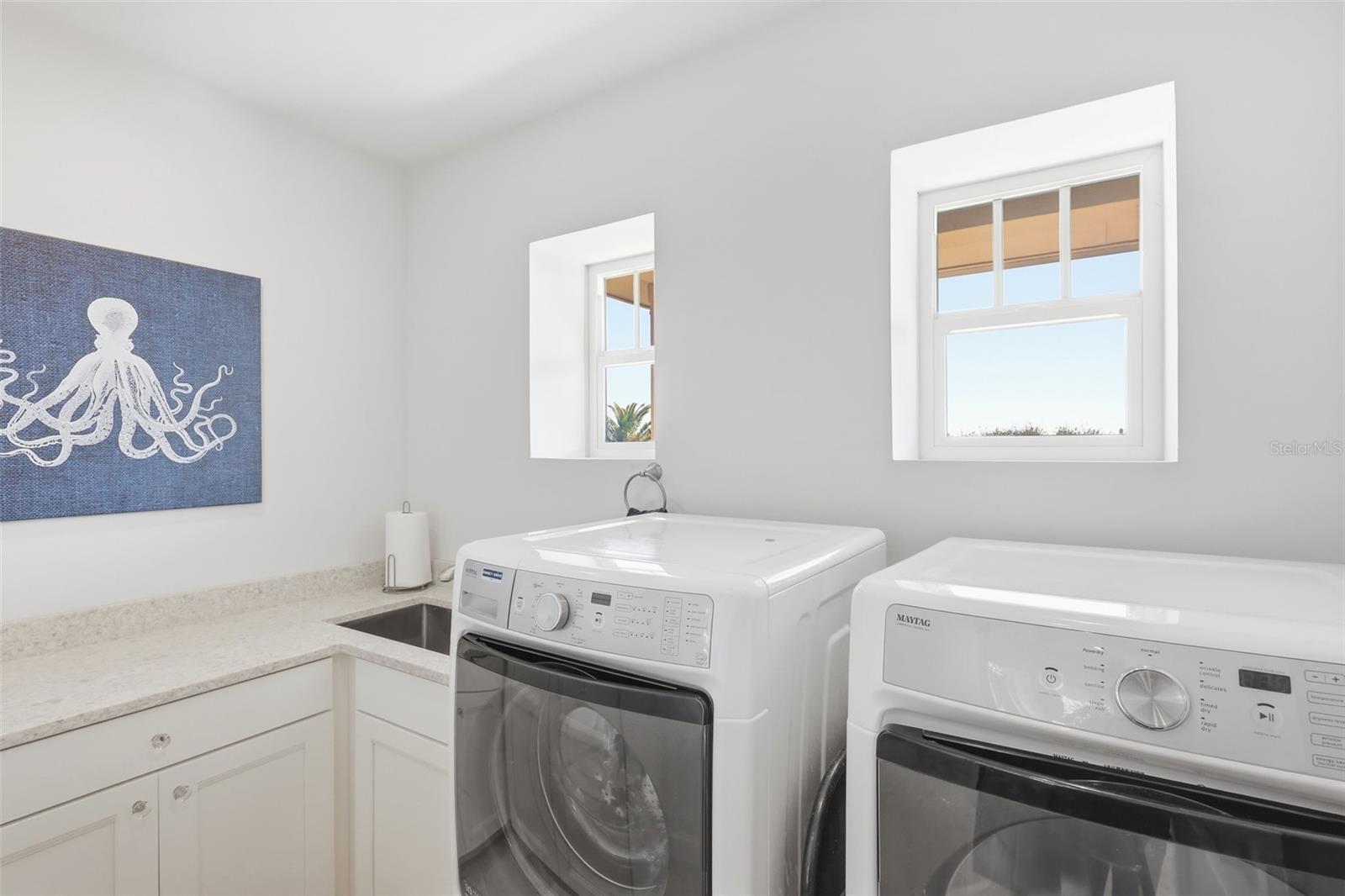 Listing photo id 23 for 2142 Villa Way