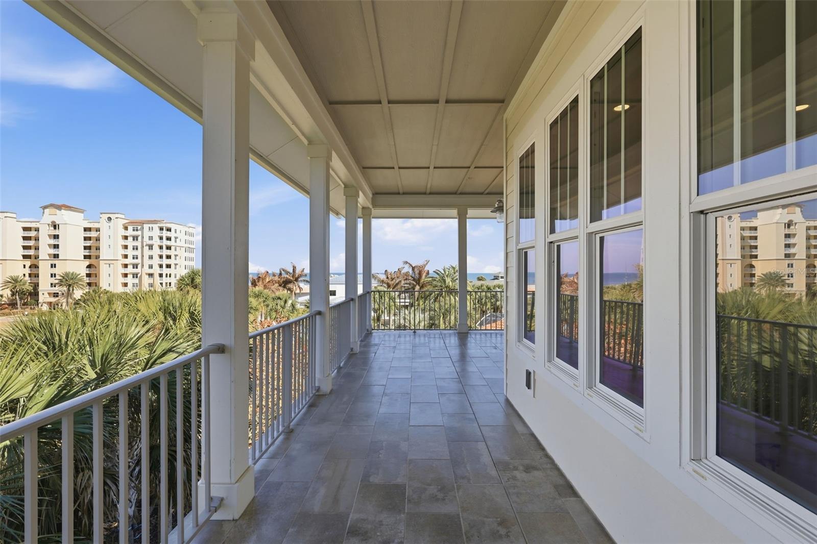 Listing photo id 27 for 2142 Villa Way