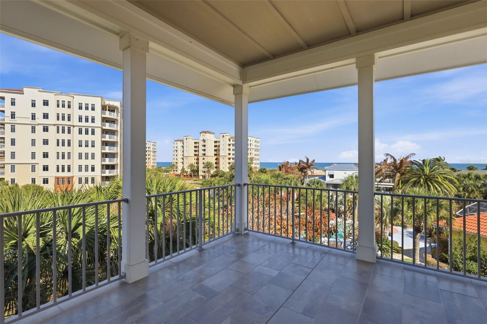 Listing photo id 33 for 2142 Villa Way