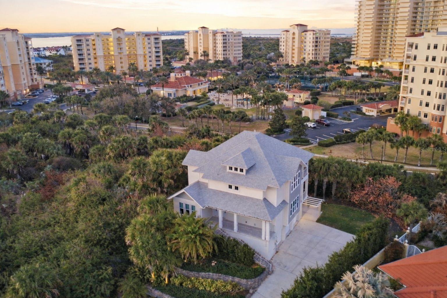 Listing photo id 2 for 2142 Villa Way