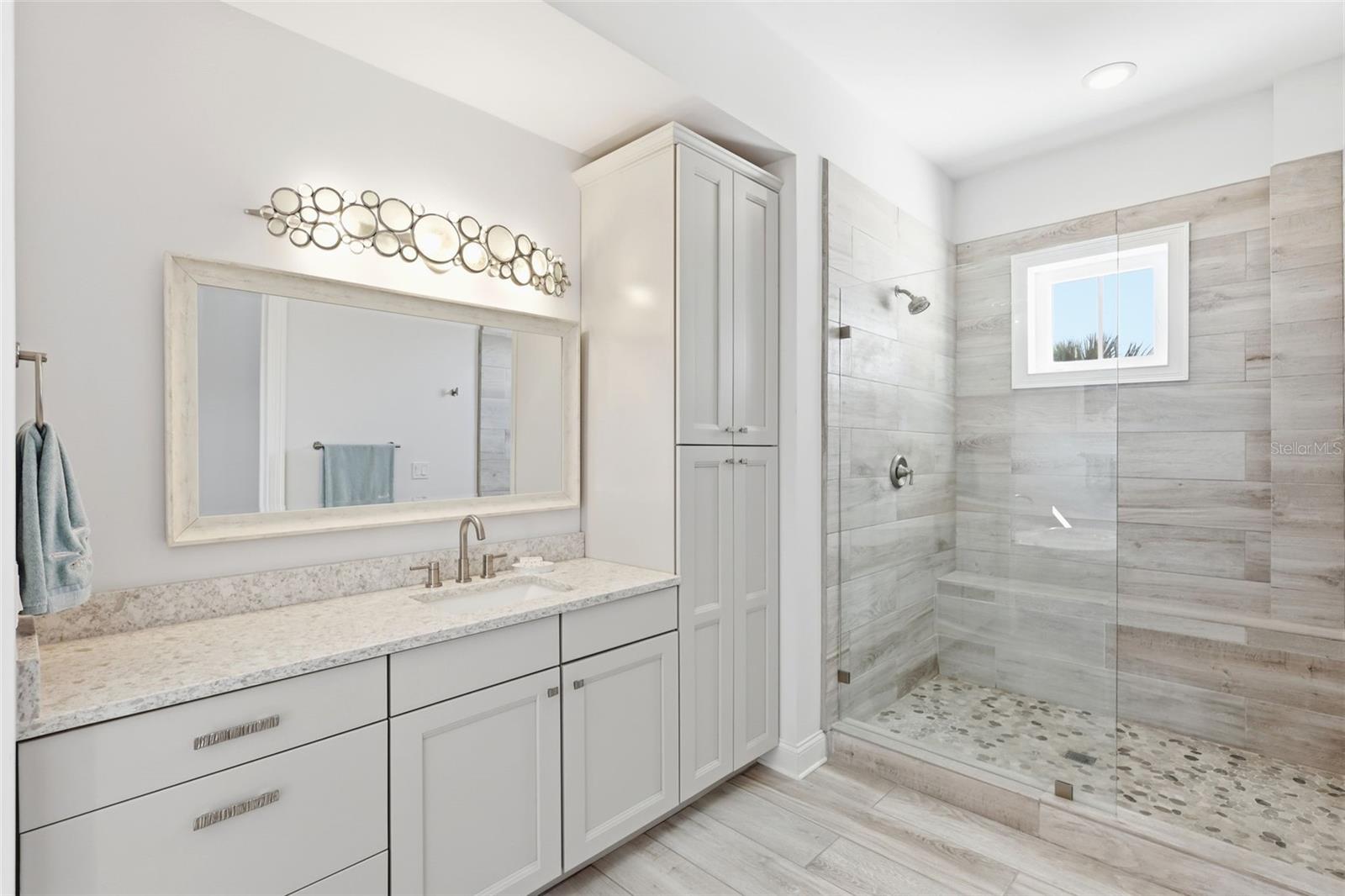 Listing photo id 40 for 2142 Villa Way