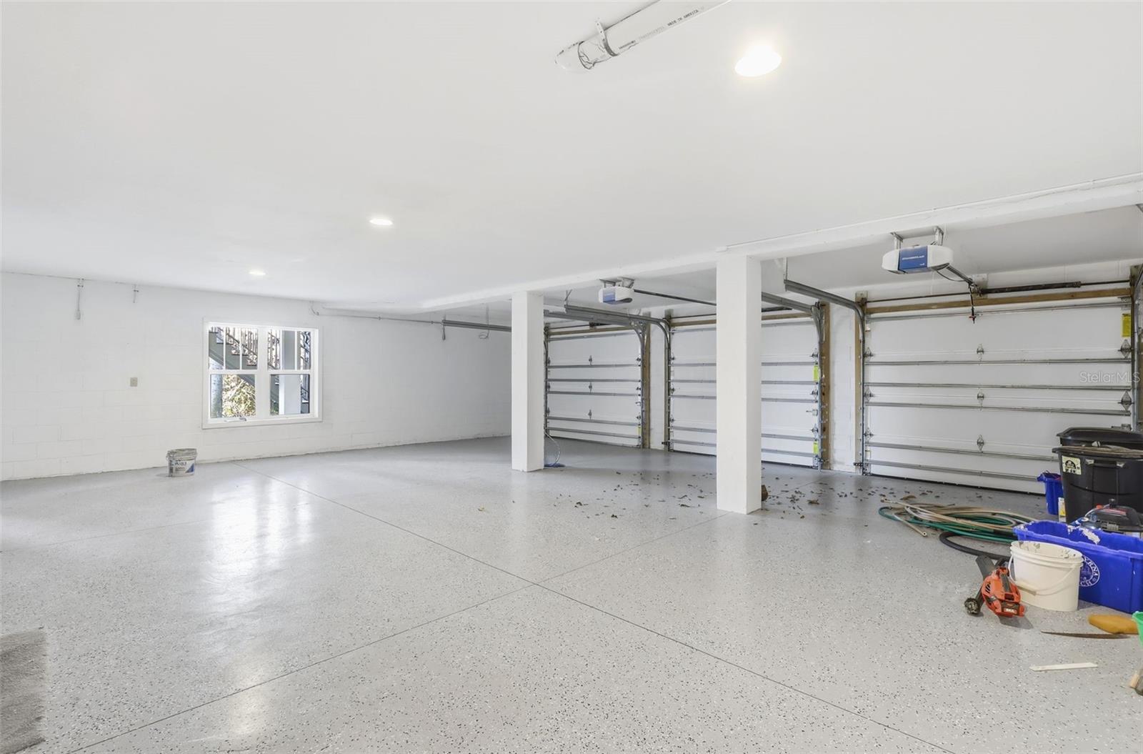 Listing photo id 41 for 2142 Villa Way