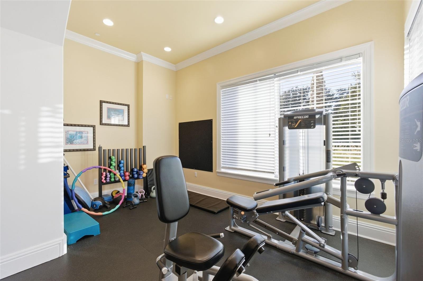 Listing photo id 43 for 2142 Villa Way