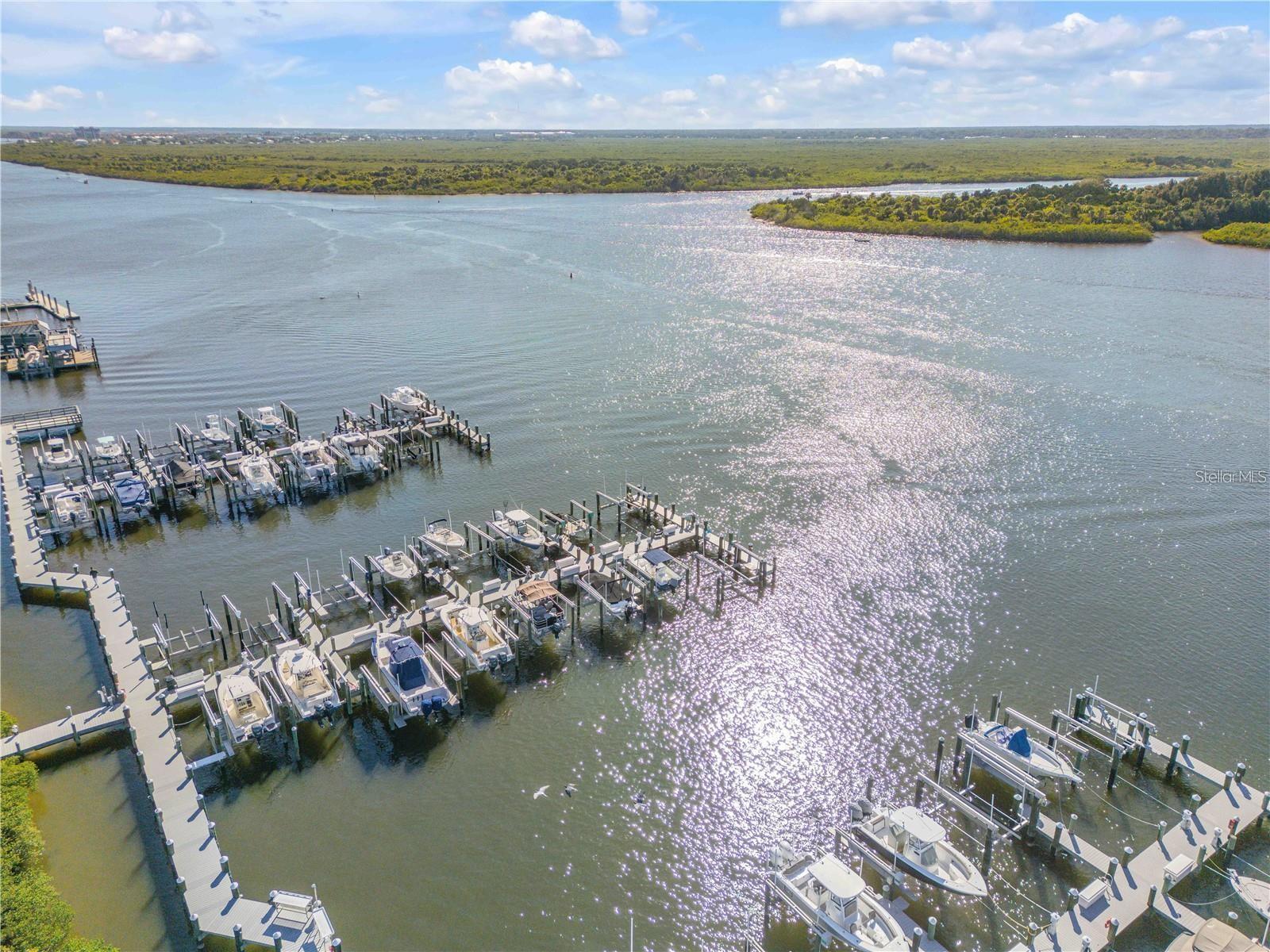 Listing photo id 52 for 2142 Villa Way