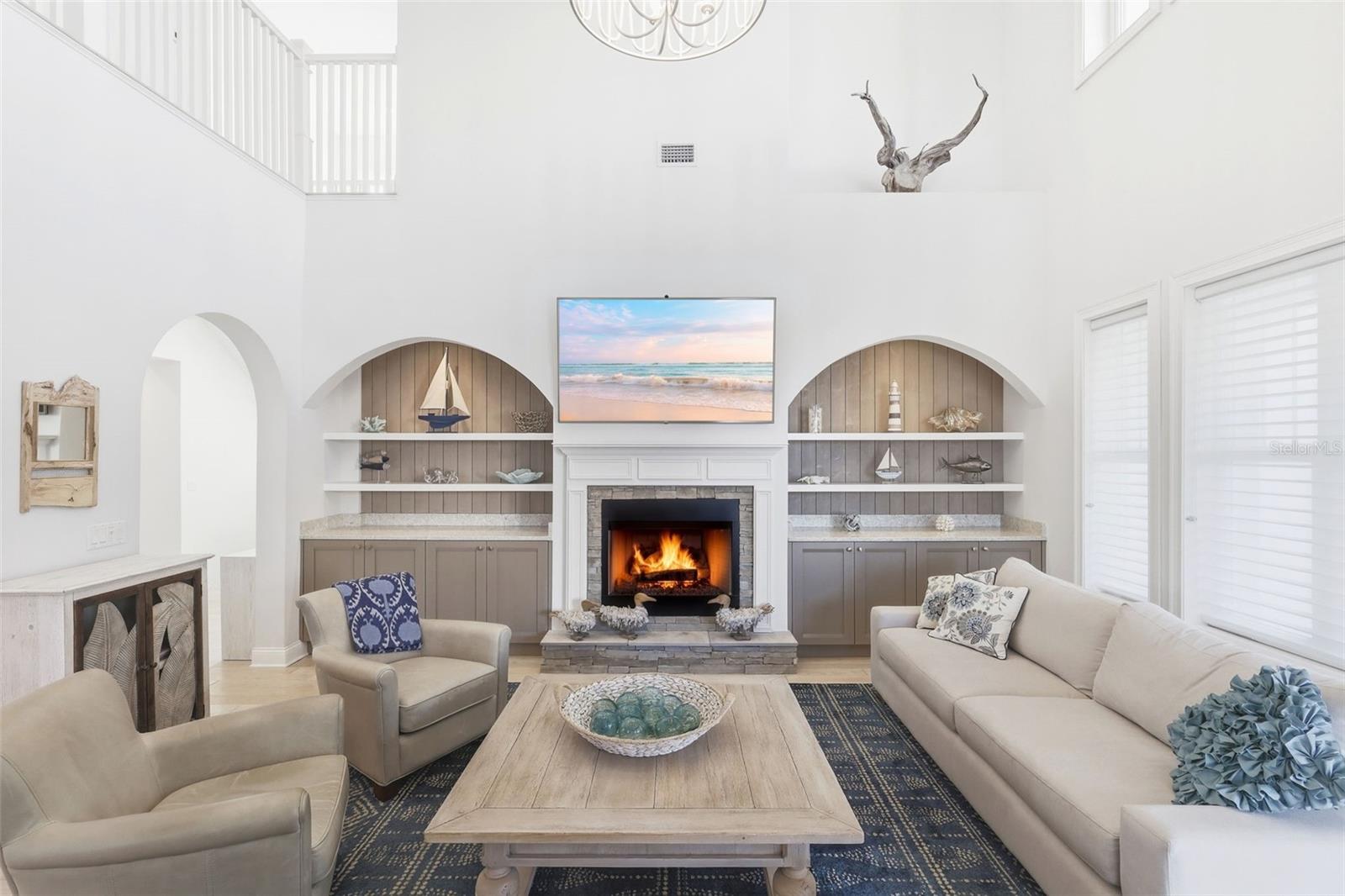 Listing photo id 7 for 2142 Villa Way