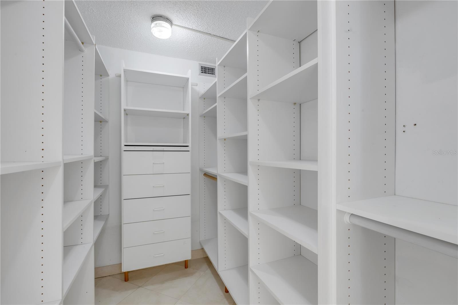 Image 43 of 100 For 3000 Atlantic Avenue 180