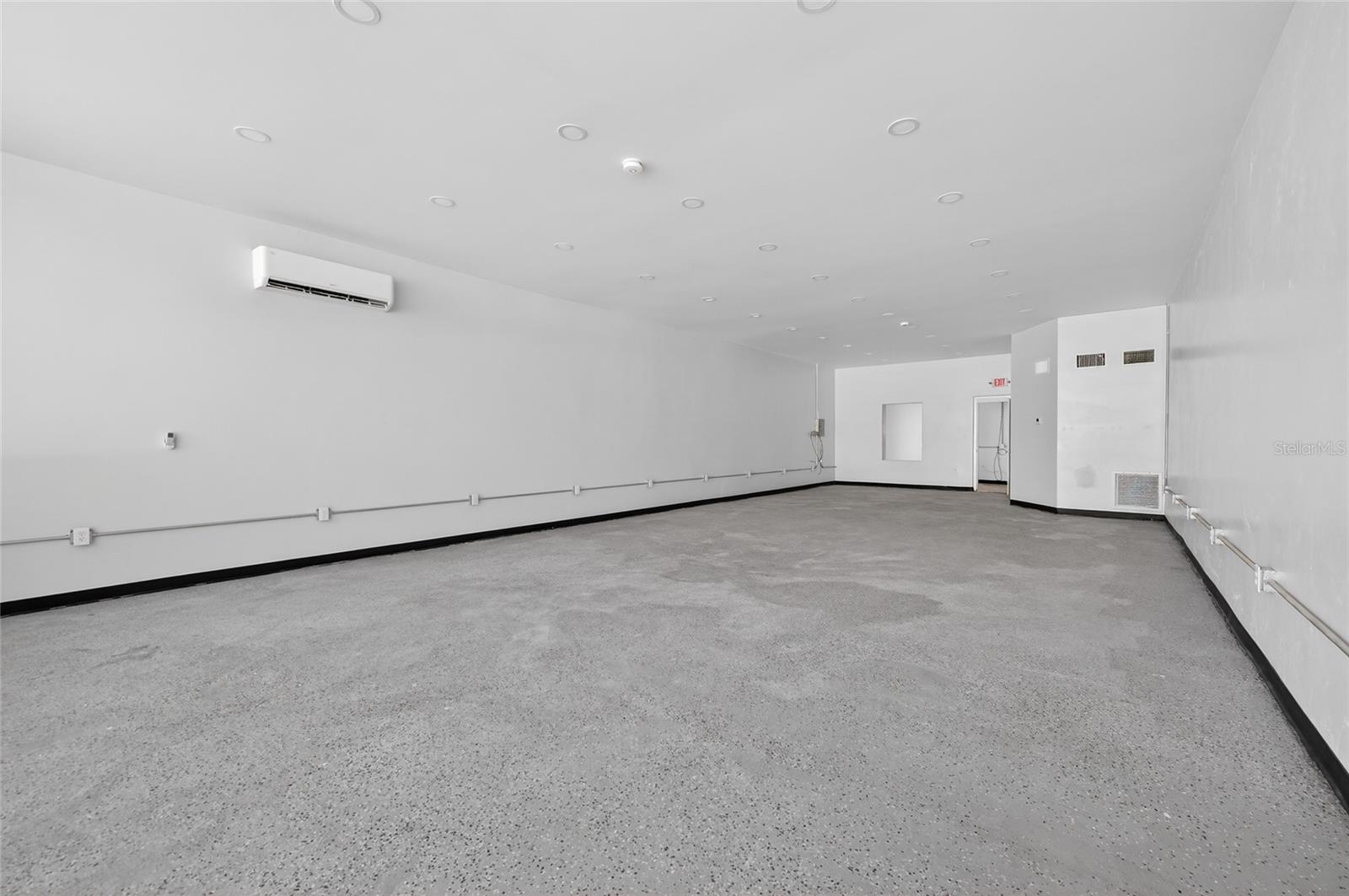 Image 23 of 33 For 517 International Speedway Boulevard