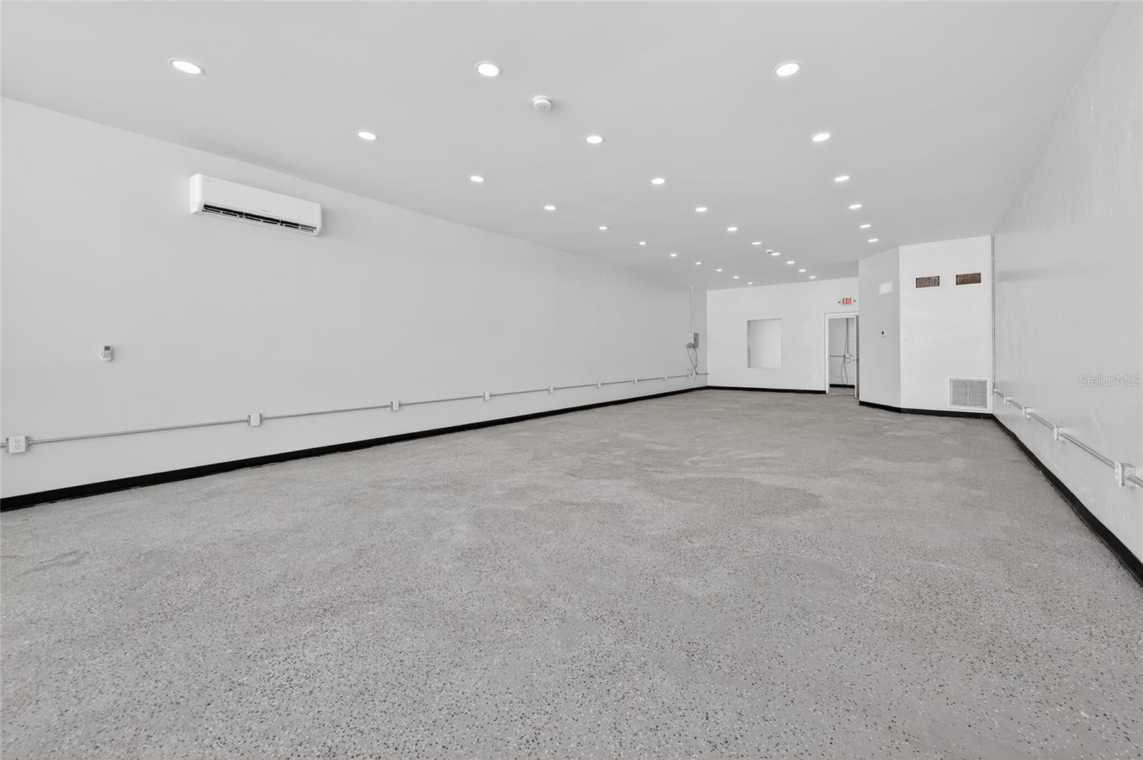 Image 28 of 33 For 517 International Speedway Boulevard