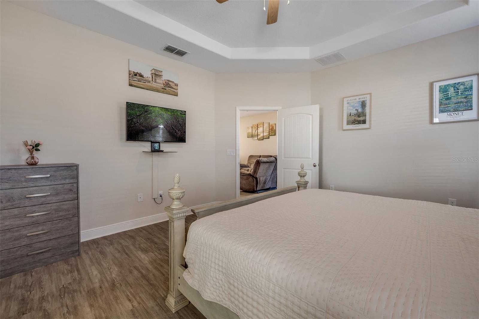 Image 25 of 56 For 259 River Vale Lane