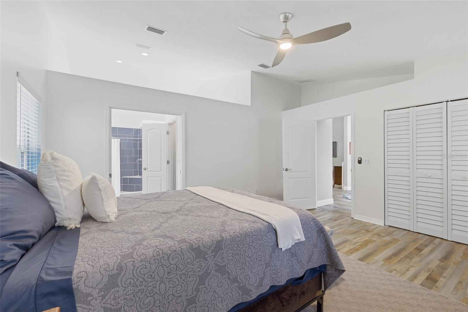 Image 21 of 70 For 893 Bolton Road