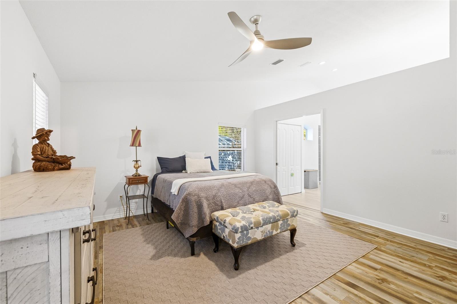 Image 24 of 70 For 893 Bolton Road