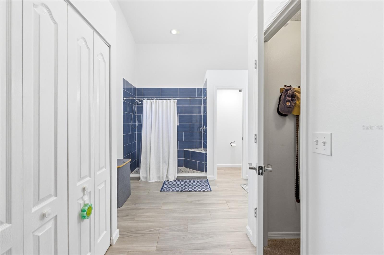 Image 25 of 70 For 893 Bolton Road