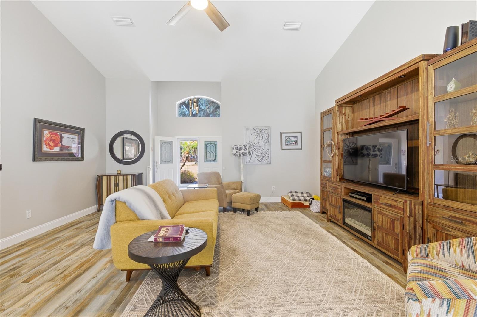 Image 6 of 70 For 893 Bolton Road