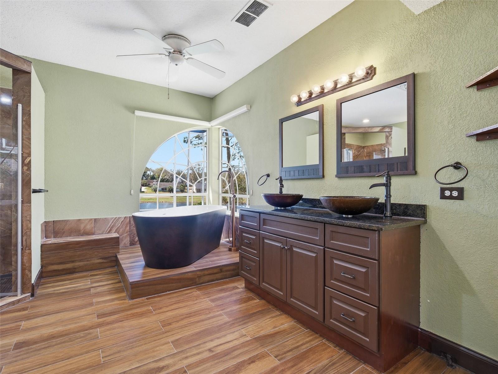 Image 32 of 59 For 1996 Tournament Drive