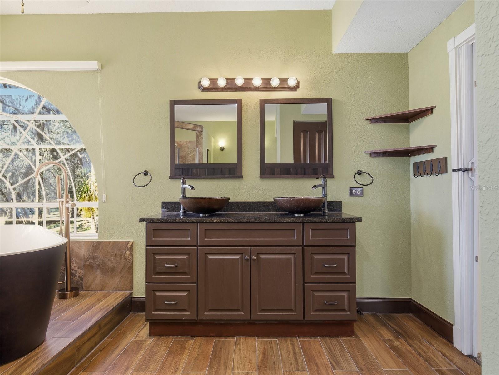 Image 34 of 59 For 1996 Tournament Drive