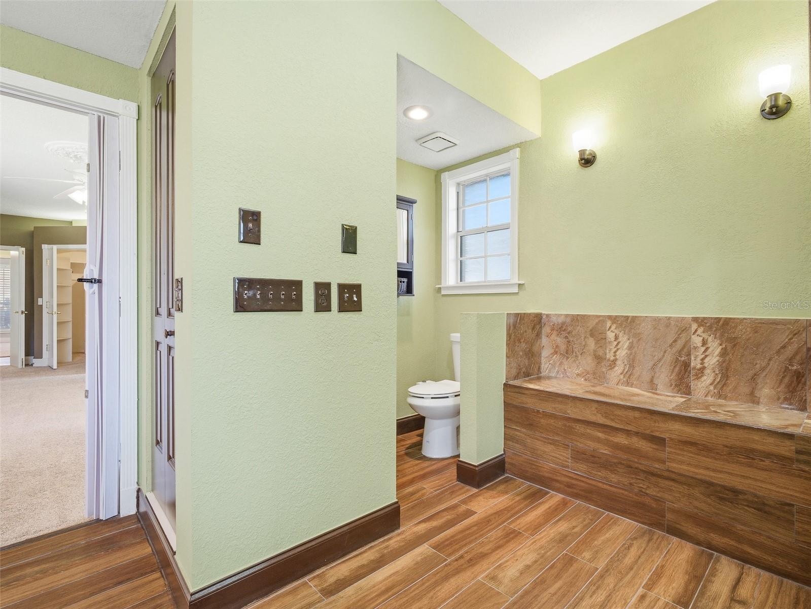 Image 35 of 59 For 1996 Tournament Drive