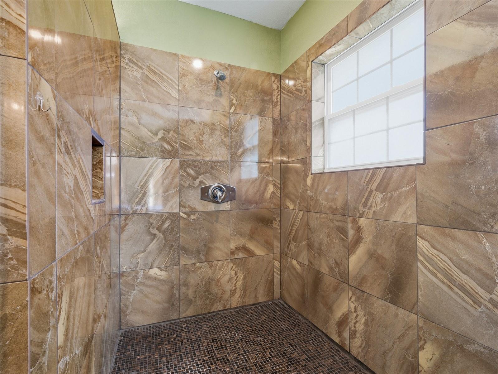 Image 36 of 59 For 1996 Tournament Drive