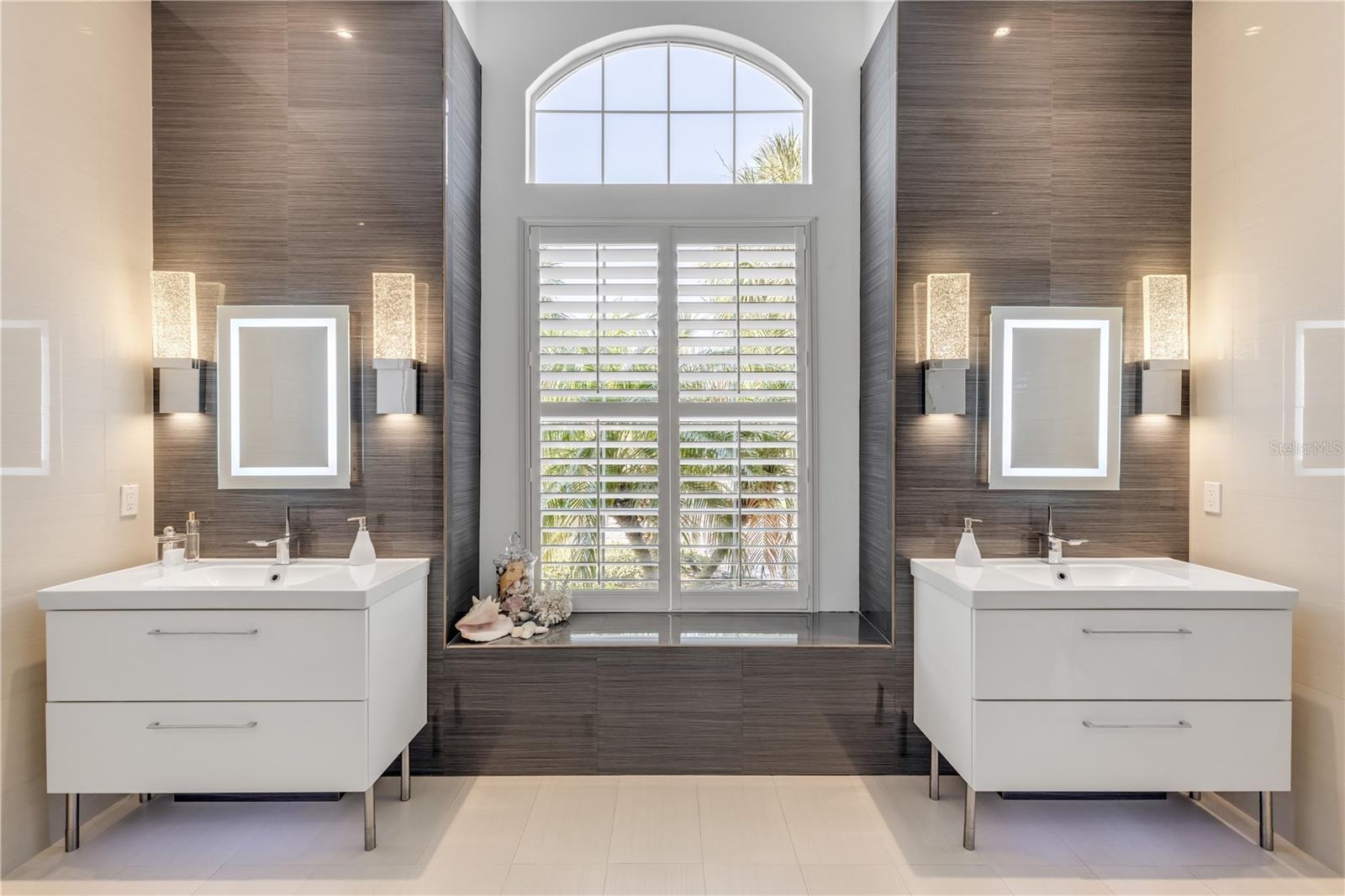 Image 64 of 100 For 133 Via Capri