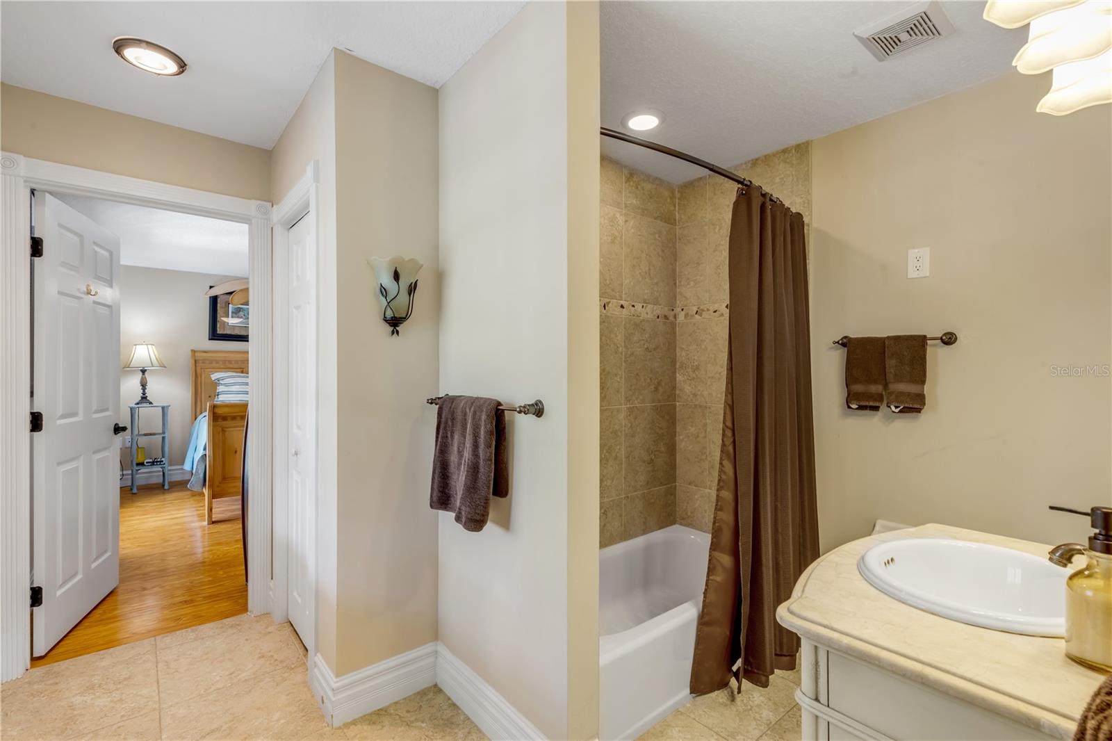 Image 38 of 100 For 2101 Knittle Circle