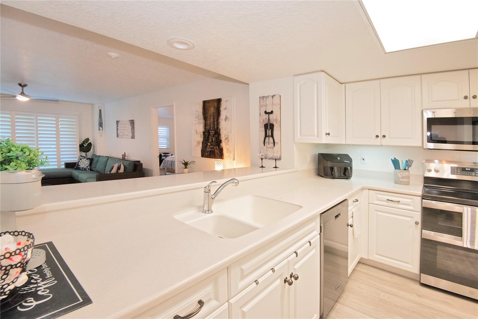 Image 14 of 65 For 4 Oceans West Boulevard 102c