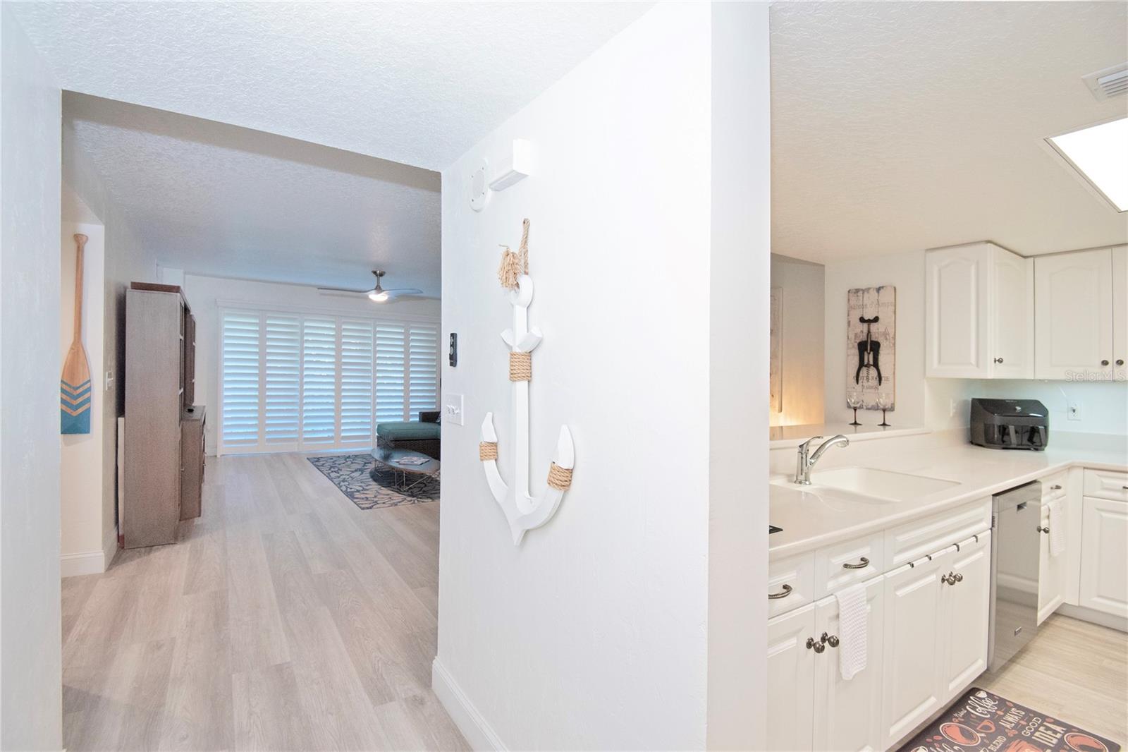 Image 17 of 65 For 4 Oceans West Boulevard 102c