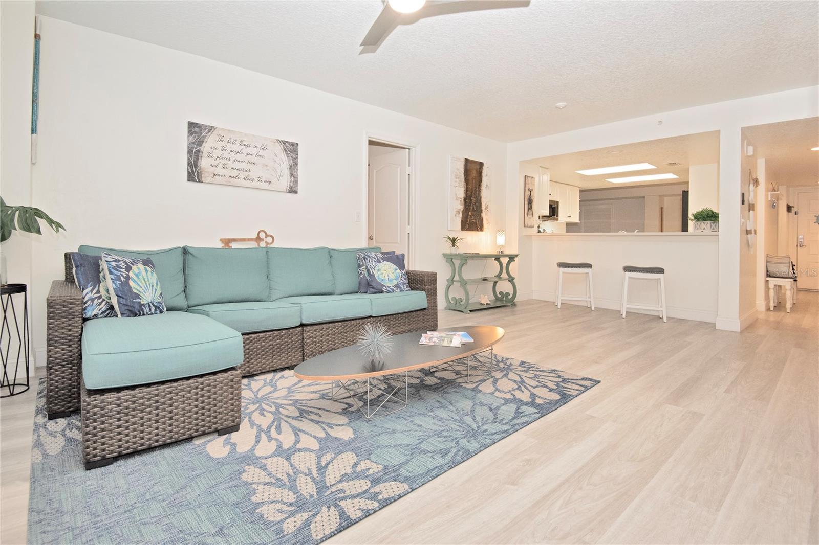 Image 22 of 65 For 4 Oceans West Boulevard 102c