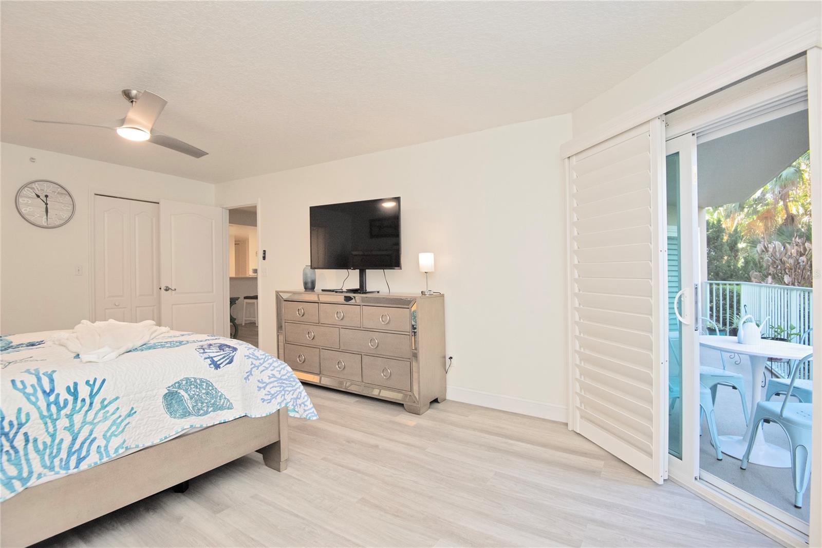 Image 23 of 65 For 4 Oceans West Boulevard 102c