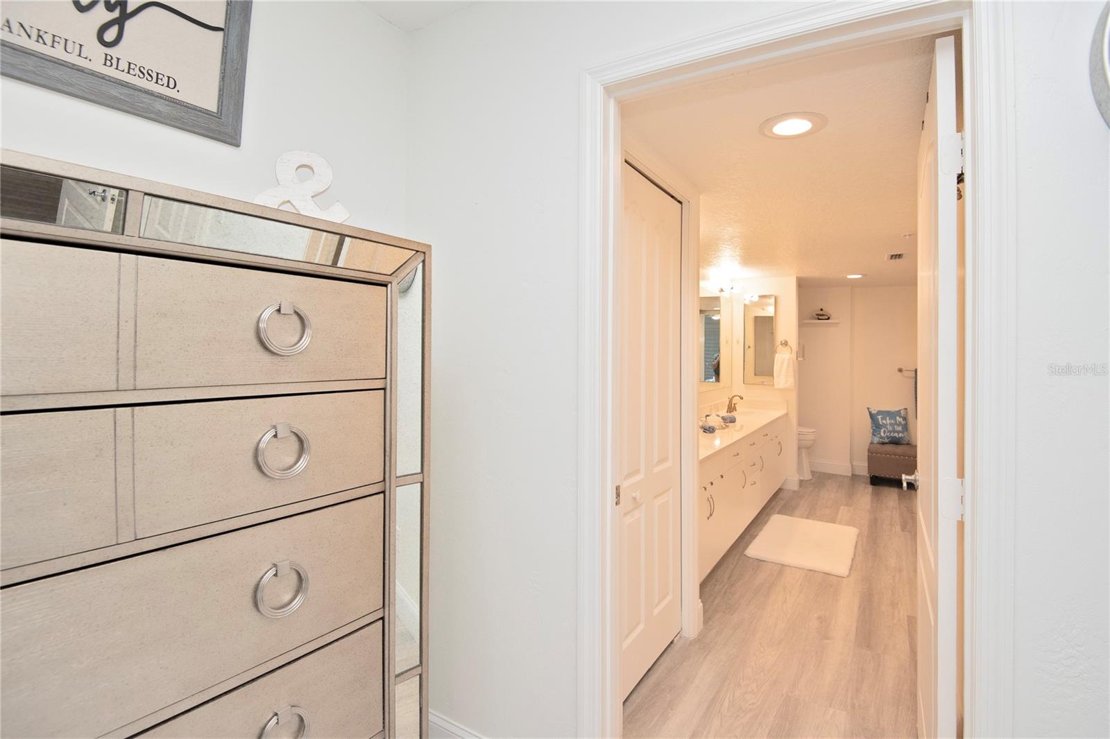 Image 26 of 65 For 4 Oceans West Boulevard 102c