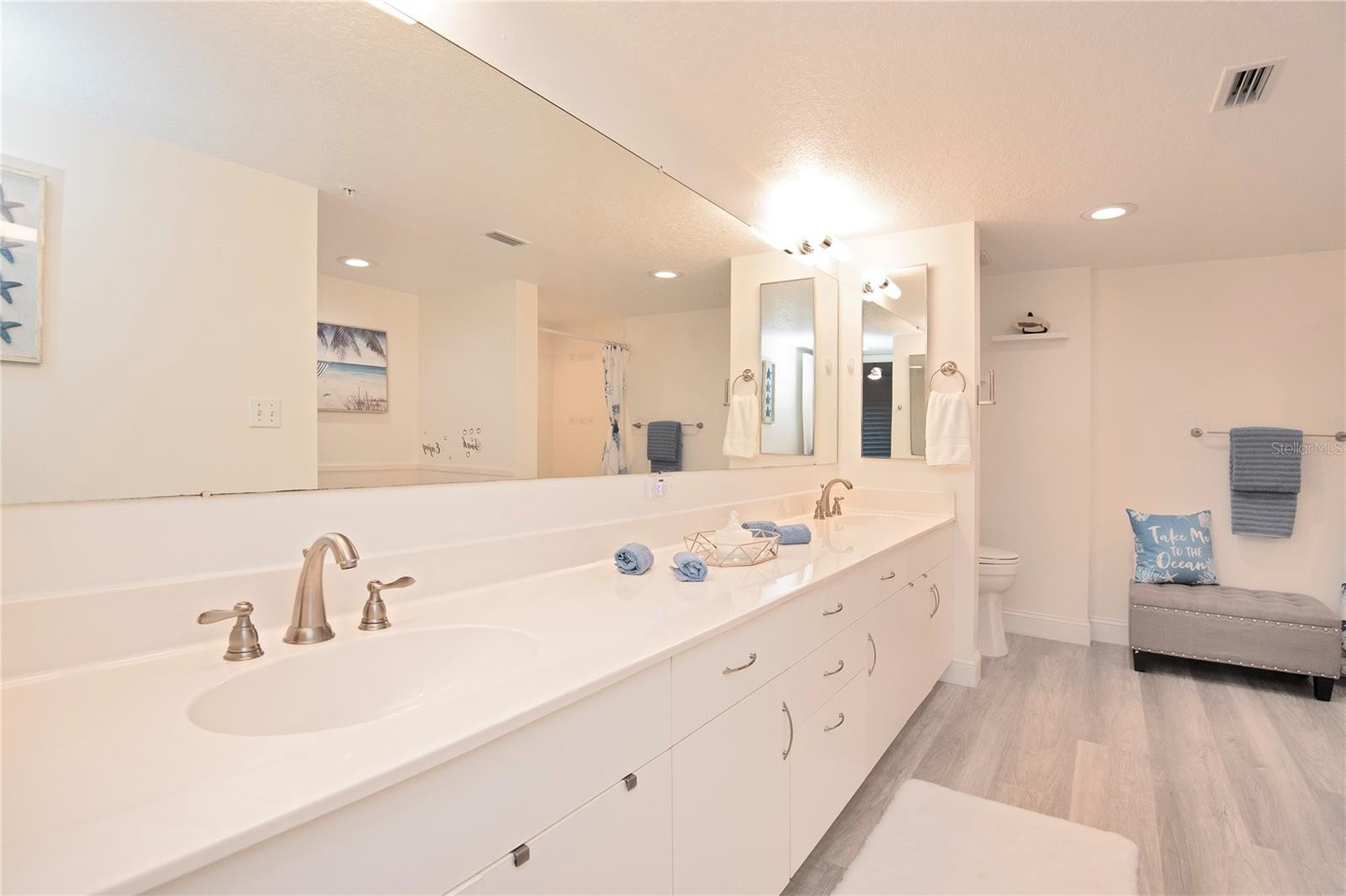 Image 27 of 65 For 4 Oceans West Boulevard 102c